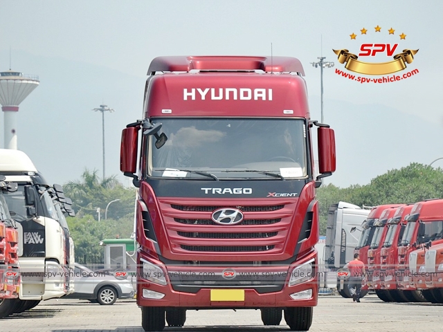 Front view of HYUNDAI Prime Mover 